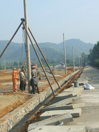 Tại tiểu dự án số 3 - xã Yên Nghiệ, nhà thầu đang hoàn thiện những phần việc cuối cùng của dự án.
